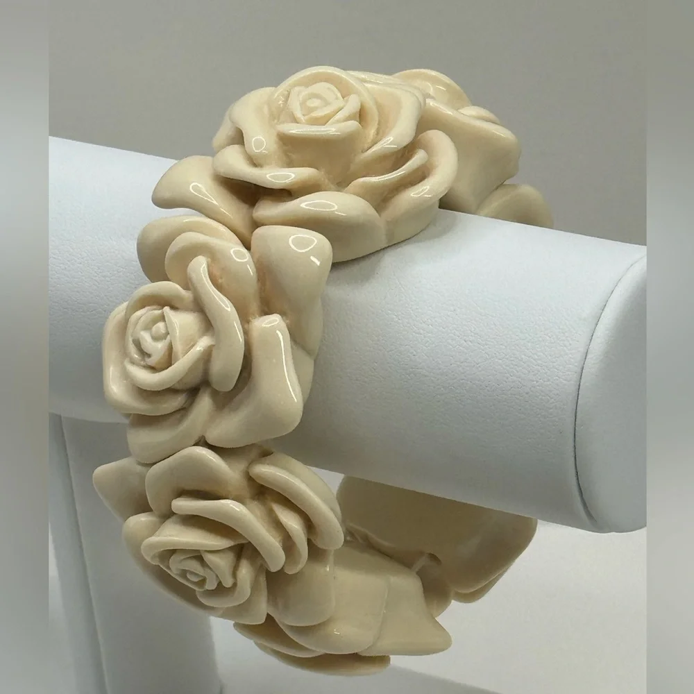 Vtg Cream Rose Bracelet - Picture 2 of 7